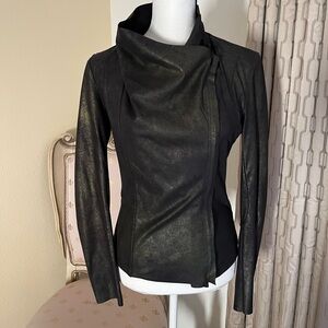 BNCI Blanc Noir Women’s Black Faux Suede Stretch Short Zip Jacket. Size Medium